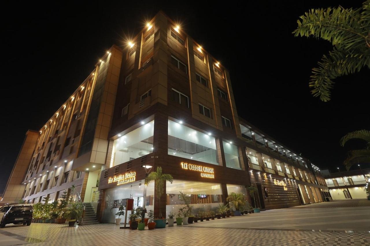 The Bodhi Palace Resort Exterior photo